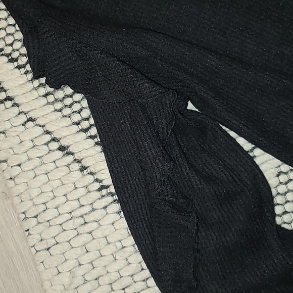 Anthro Ruffle Sleeve - Picture 3 of 4